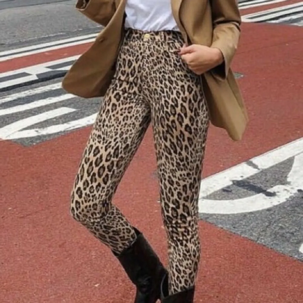 FRAME denim | Ali High Rise Cigarette | 26 | Animal Leopard Print | Beige Multi - Picture 8 of 8